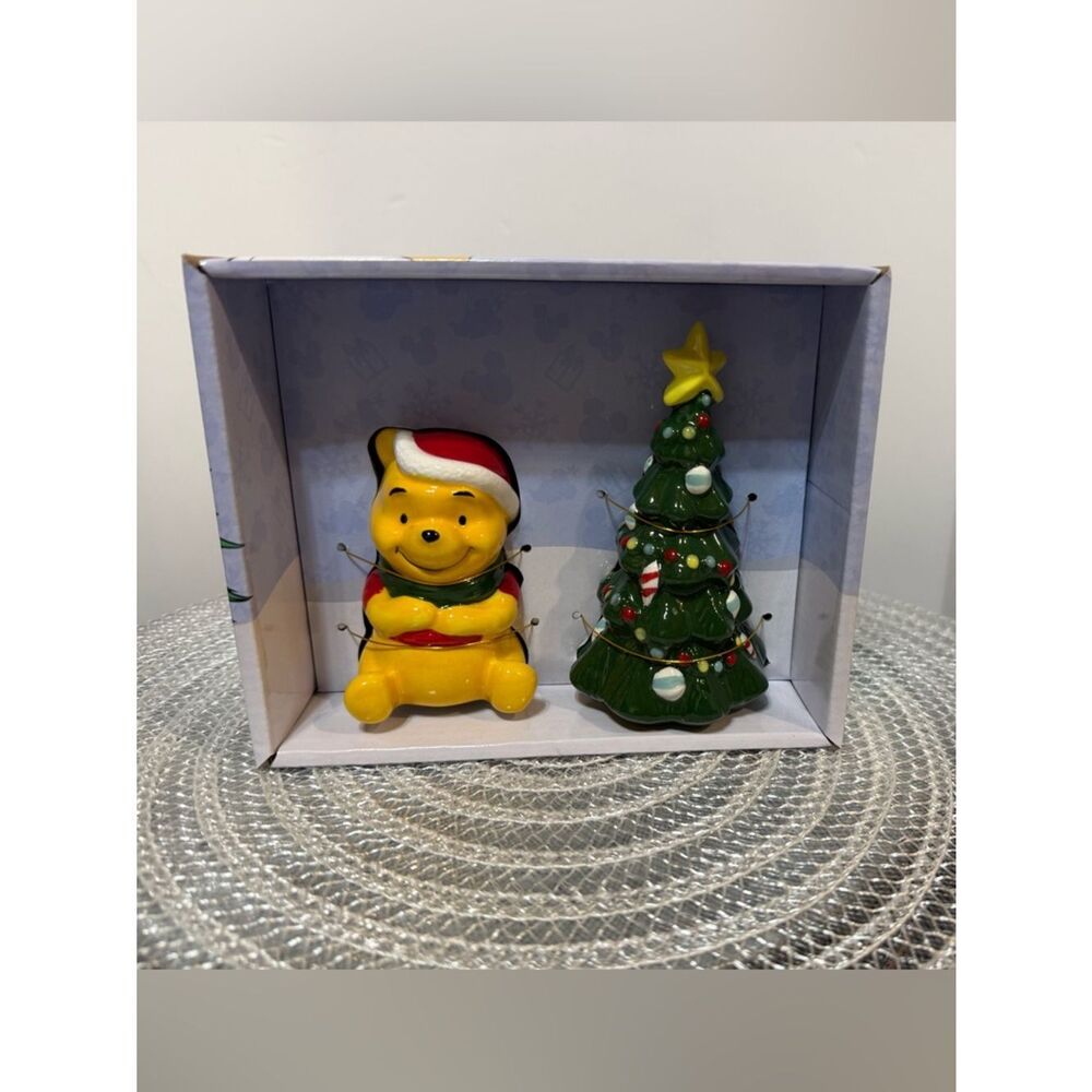 Disney Winnie the Pooh Christmas morning ceramic salt and pepper shakers NWT